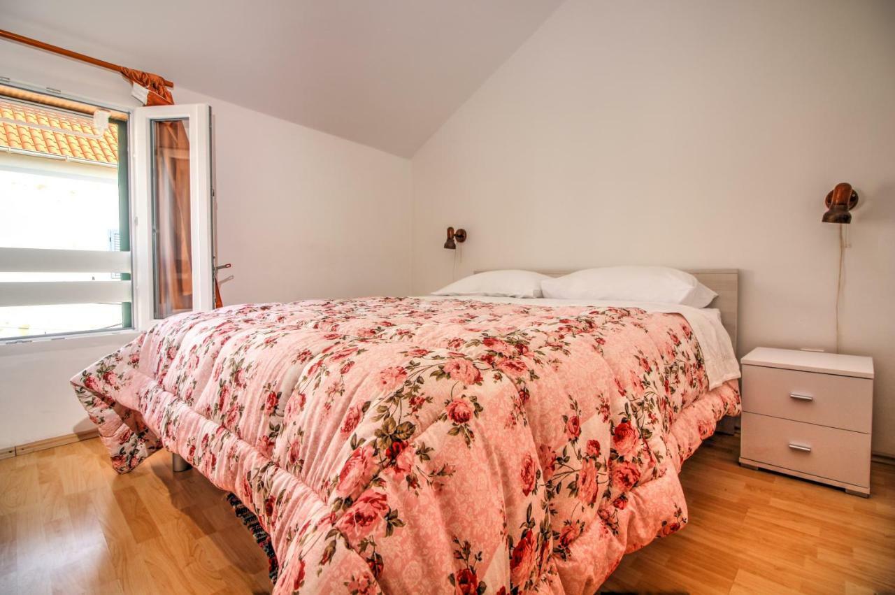 Apartmani Toni Poce Primošten Eksteriør bilde